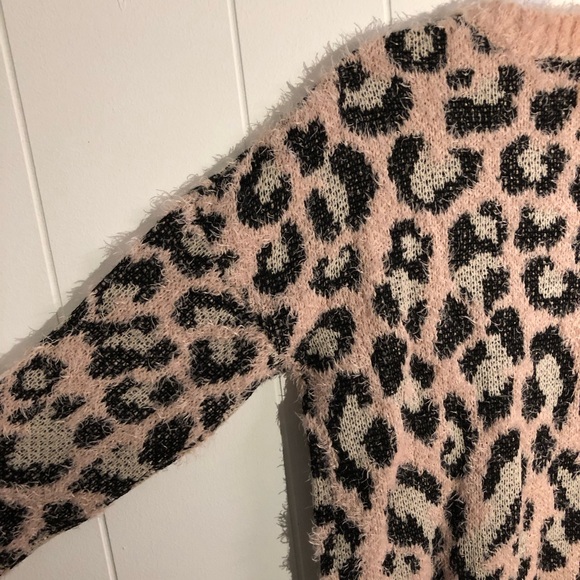 Wonderly Pink Leopard Print Fuzzy Super Soft Sweater Small - Picture 5 of 5